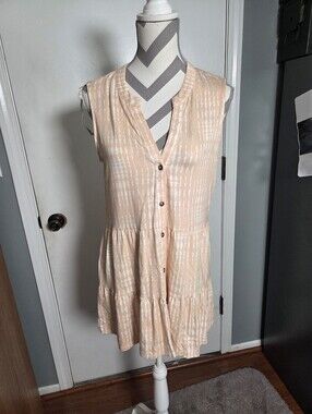 Wonderly sleeveless tiered button-front dress in a peach and white vertical L